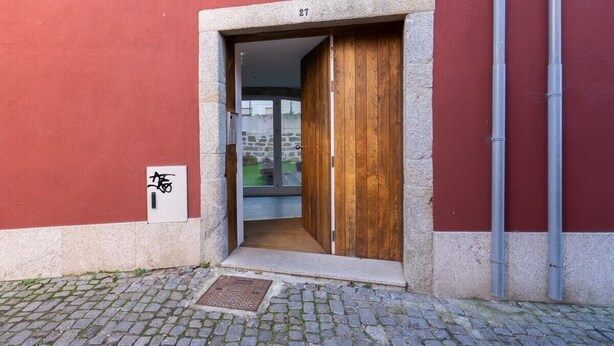 Exterior detail - LuxiStay Foz Habitatio – Modern Duplex (Porto)