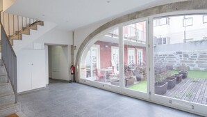 Interior - LuxiStay Foz Habitatio – Modern Duplex (Porto)