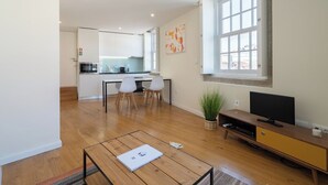 Private kitchen - LuxiStay Foz Habitatio – Modern Duplex (Porto)