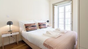 1 bedroom, Internet, bed sheets - LuxiStay Foz Habitatio – Balcony Studio (Porto)