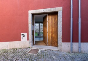 Exterior detail - Habitatio - Foz (Viridis) by LuxiStay (Porto)