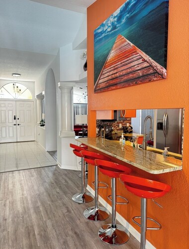 Updated luxury 4 Bed W/ KING Bed, FREE Heated Pool, Central Location