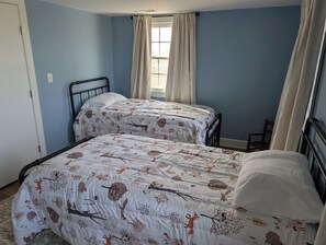 4 bedrooms, desk, free WiFi, bed sheets