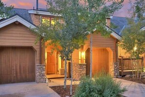 Exterior - Beautiful 4 Bedroom Townhome Near Snowflake Lift in Breckenridge (Breckenridge)