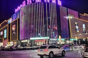 Free self parking - Run Lai Hotel, Taihe County (Taihe)