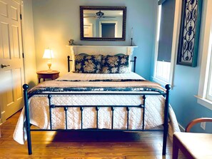 1 bedroom, desk, iron/ironing board, WiFi