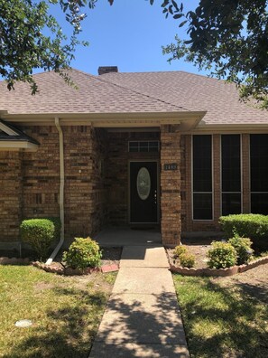 Exterior - Luxurious Villa at Mesquite with Pool 3BD/2BA. (Mesquite)