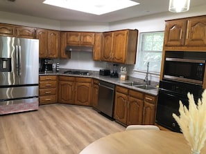 Refrigerador, microondas, horno, placa de cocina