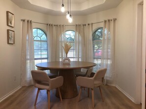 Dining - Luxurious Villa at Mesquite with Pool 3BD/2BA. (Mesquite)