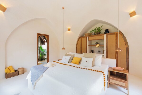 1 bedroom, bed sheets