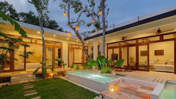 A modern house with a pool, outdoor seating, and a well-maintained garden. - Villa Sanah 11 con alberca privada ubicada en Tulum (Tulum)