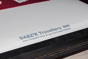 Señalización para Gabz'k Travellers Inn, Fase 2, Barrio Sampaguita, Ciudad de Sorsogon, Filipinas.
