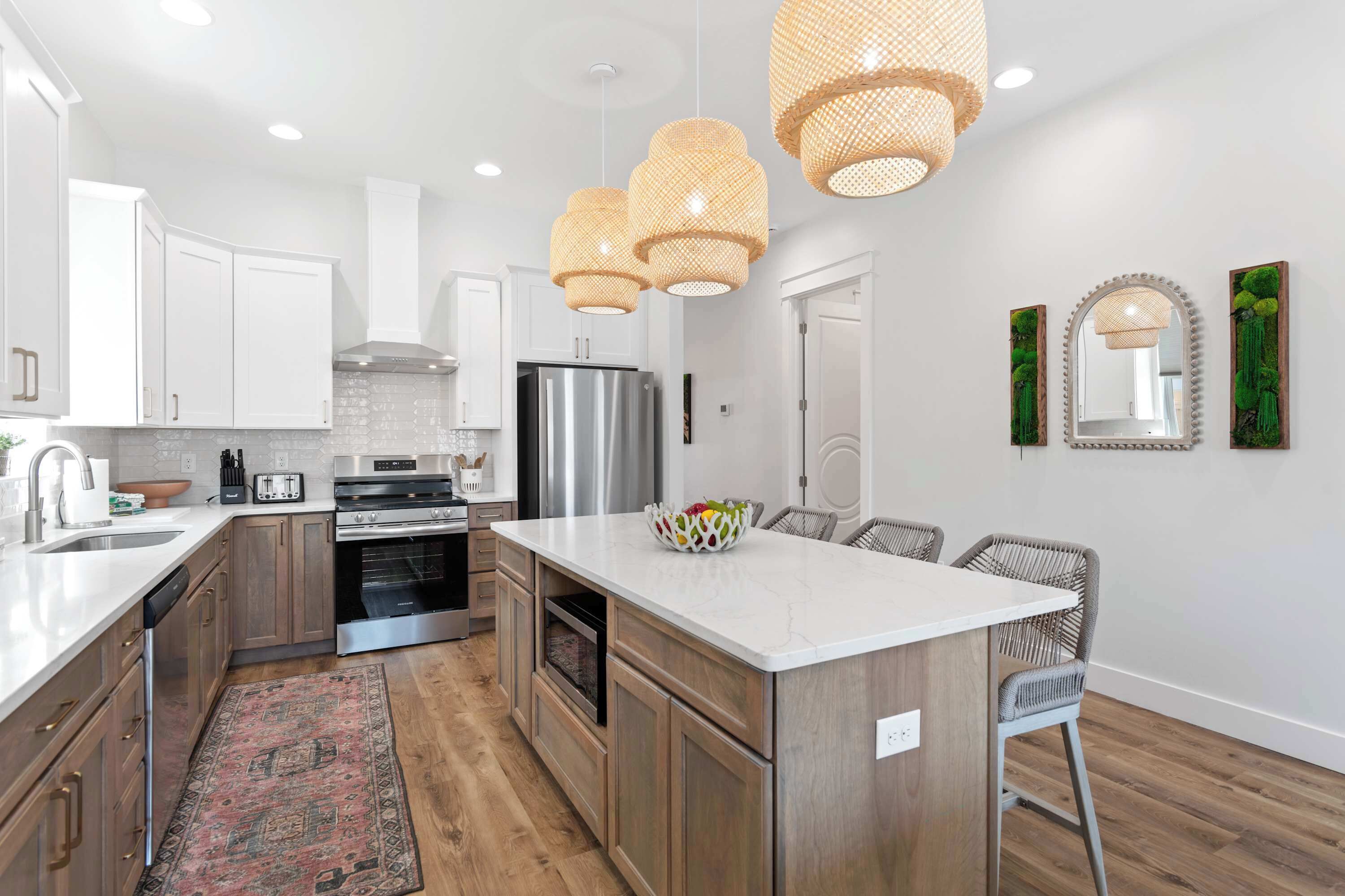 Fridge, oven, stovetop, dishwasher