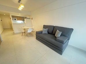 Apartment, Multiple Bedrooms, Smoking, Balcony | Living area