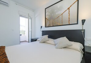 4 habitaciones, tabla de planchar con plancha y wifi gratis 