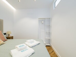 2 chambres, fer et planche à repasser, accès au Wi-Fi (inclus)