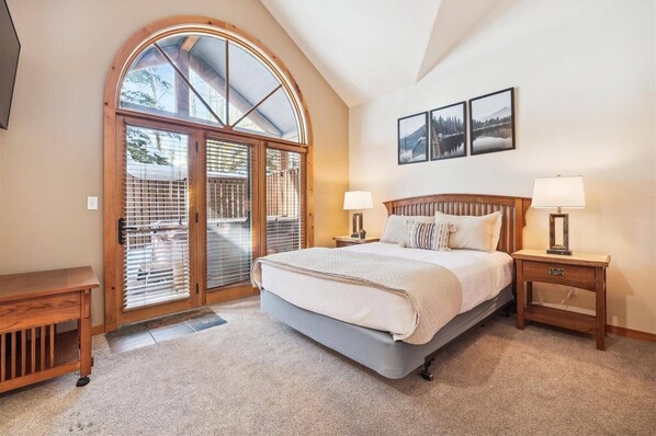 Exterior - 4 Bedroom Townhome Near Snowflake Lift - Walk to Slopes! (Breckenridge)