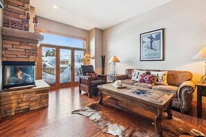 Exterior - 4 Bedroom Townhome Near Snowflake Lift - Walk to Slopes! (Breckenridge)