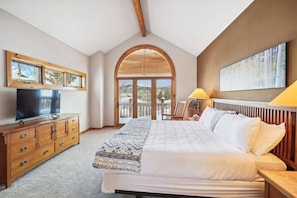 Exterior - 4 Bedroom Townhome Near Snowflake Lift - Walk to Slopes! (Breckenridge)