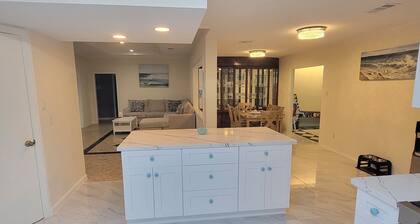 Galveston beach house - 1 block from the beach