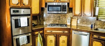 Galveston beach house - 1 block from the beach