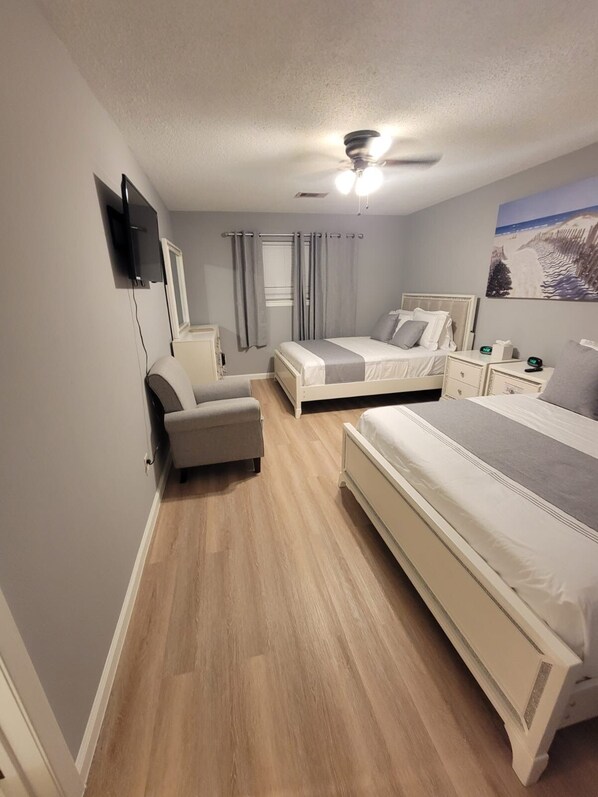 3 bedrooms, iron/ironing board, WiFi, bed sheets