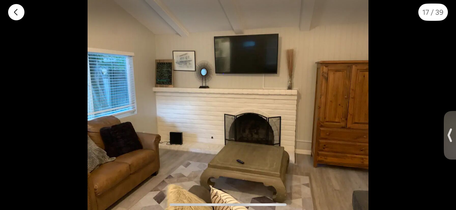 Charming 2-bedroom house sleeps up to 8 with pull out couch/love seat, back yard