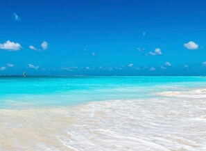 Plage à proximité, sable blanc