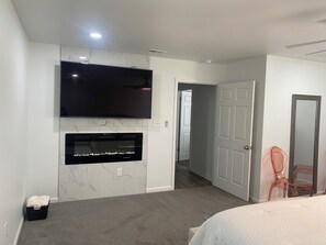 4 makuuhuonetta, silitysrauta/-lauta, ilmainen Wi-Fi, vuodevaatteet