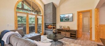 5 Bedroom Luxury Townhome Near Snowflake Lift in Breckenridge - Walk to Lift!