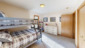 4 bedrooms, iron/ironing board, free WiFi, bed sheets