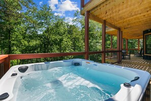 Outdoor spa tub - NEW 2 Side by Side Cabins on Quiet Cul-de-sac-Indoor Pool, Game Rooms, Views (Sevierville)