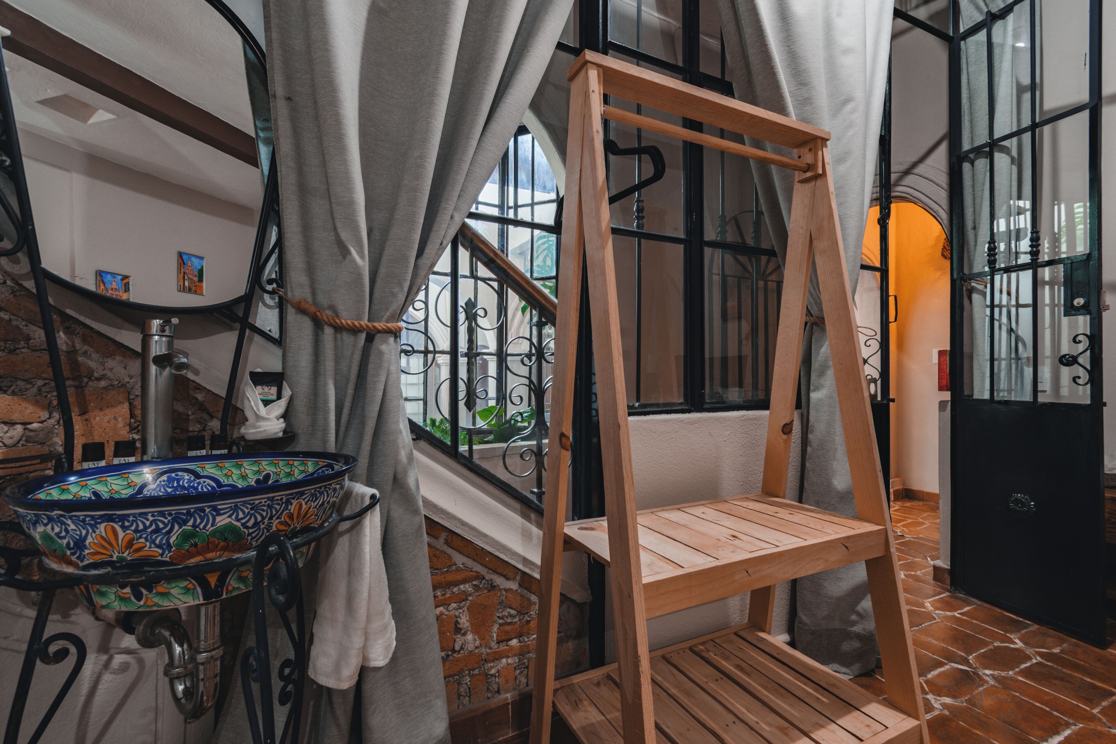 Loft estándar, 1 cama de matrimonio grande | Baño | Ducha, toallas, jabón y champú