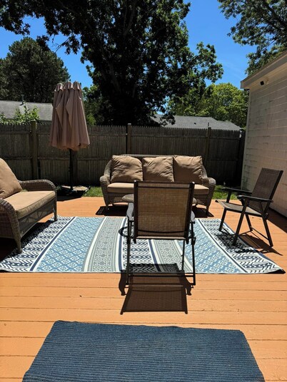 3-bedroom cape house in South Yarmouth. Great location to all beaches & shopping