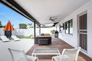 Terrace/patio - Spacious Palm Oasis - FREE Heated Pool / ASU (Tempe)