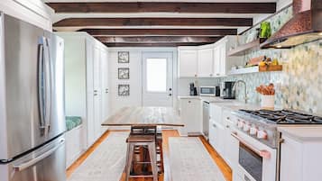 Microonde, forno, piano cottura, lavastoviglie