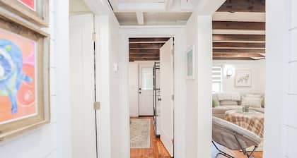 Enchanting 2 Bedroom Cottage, The Fox Den, 258 Acres, Farmville, VA