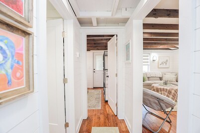 Enchanting 2 Bedroom Cottage, The Fox Den, 258 Acres, Farmville, VA