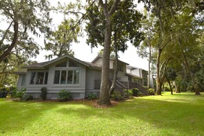 Exterior - 2 Bedrooms at Brigantine Quarters 240 - Flat Top Floor (Hilton Head Island)