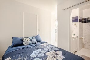 1 dormitorio, tabla de planchar con plancha, wifi y ropa de cama