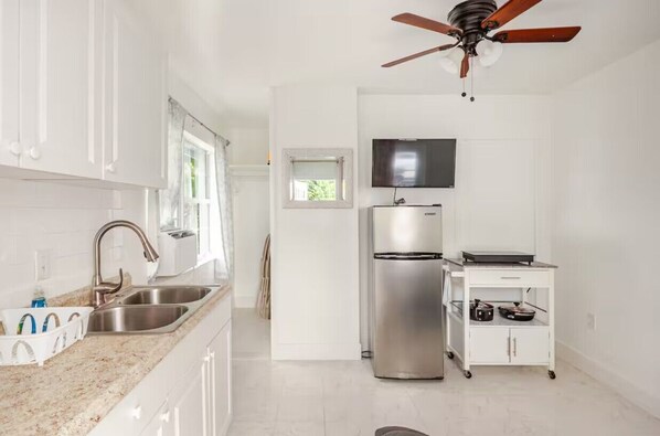 Fridge, microwave, stovetop, coffee/tea maker