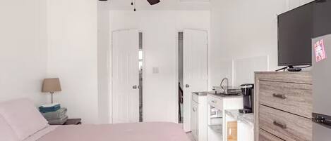 1 chambre, fer et planche à repasser, Wi-Fi, draps fournis