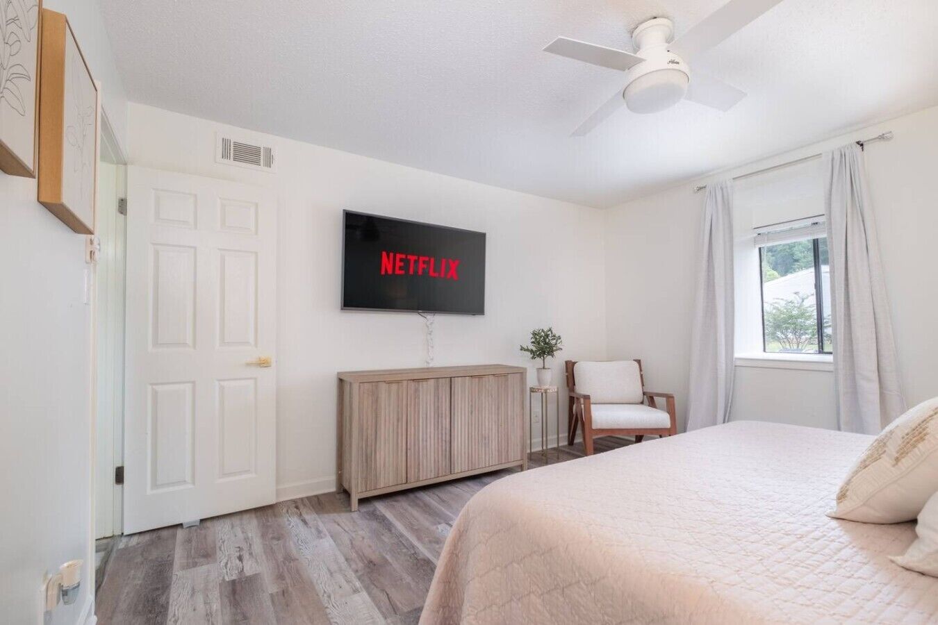 Iron/ironing board, WiFi, bed sheets