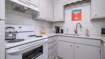 Coffee/tea maker, fridge, microwave, oven