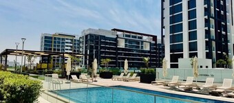 Chic studio 1-bedroom with AC, WiFi in amazing Dubai BIG PATIO