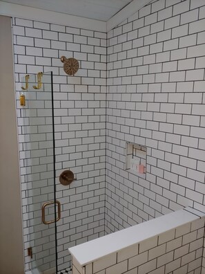 Shower, towels - New, Cozy, Secluded Cabin (Jeffersonville)