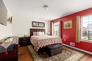 3 bedrooms, desk, iron/ironing board, WiFi