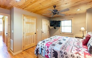 2 bedrooms, in-room safe, iron/ironing board, WiFi - Luxury Lakefront Cabin (Vonore)