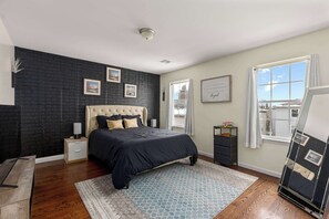3 bedrooms, desk, iron/ironing board, WiFi