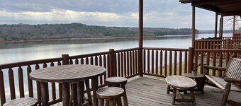 Deluxe Lakefront Cabin